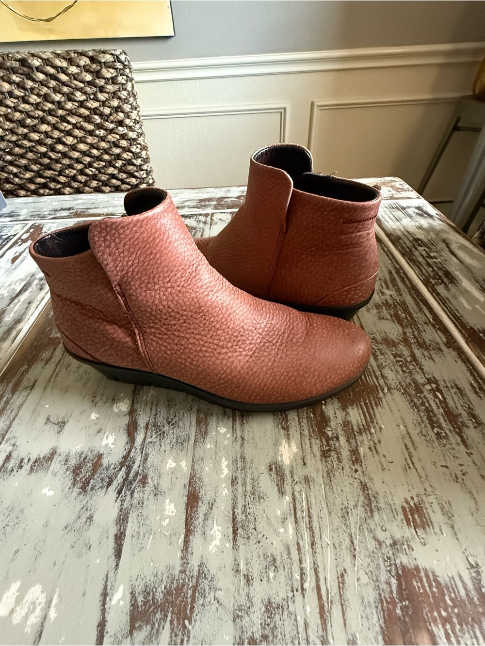 ECCO  Casual Slip-On Shoes in Rust/Brown.